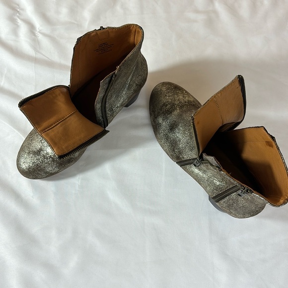 Kenneth Cole Ankle Boots Distressed Brown Silver Metallic Chunky Heel Size 8.5 - Picture 9 of 16